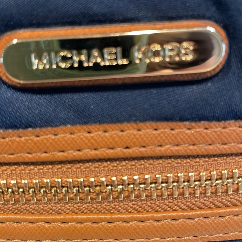 Michael Kors VINTAGE + PRISTINE Navy & Brown Large Wristlet Clutch